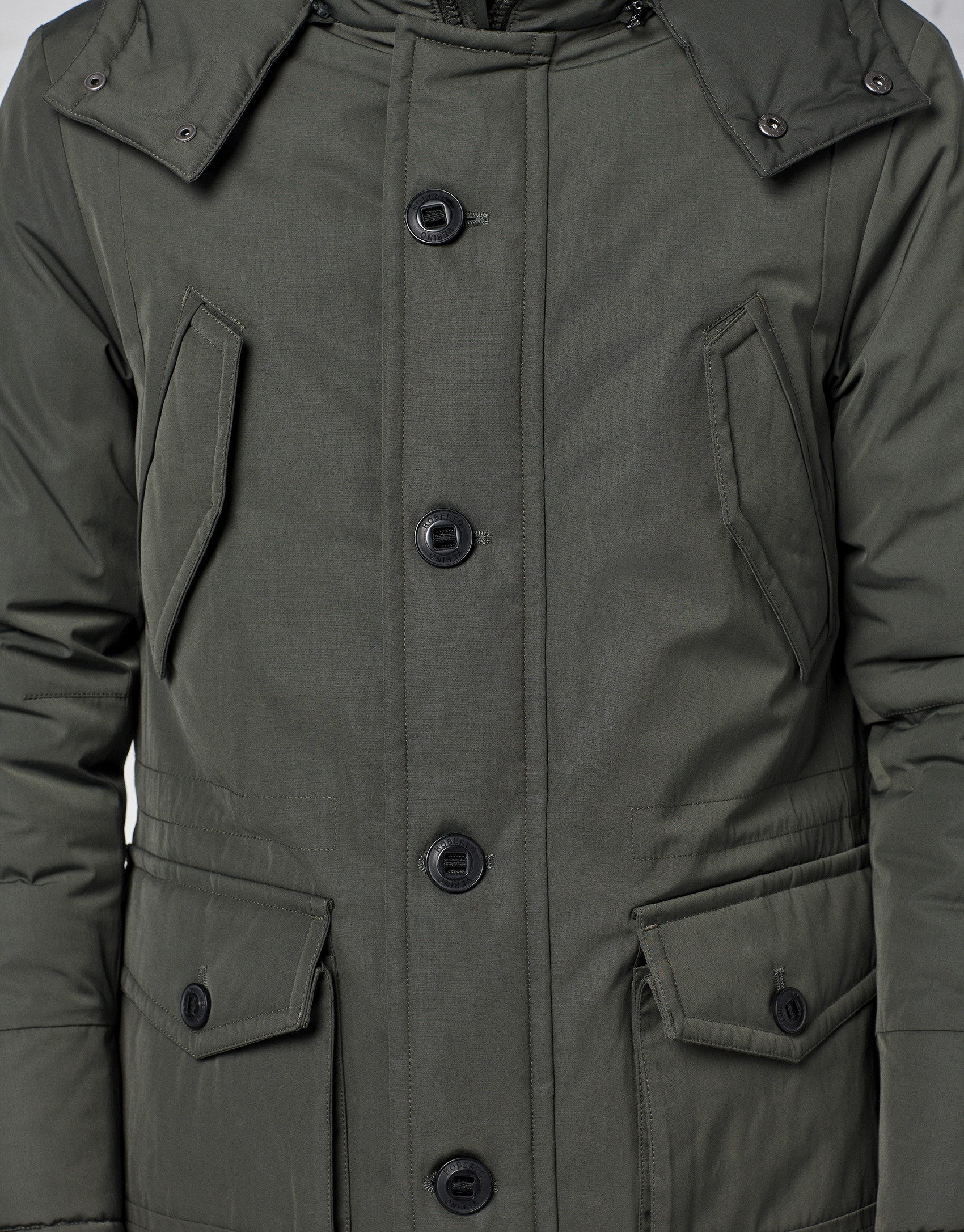 Parka color kaki con capucha y pelo