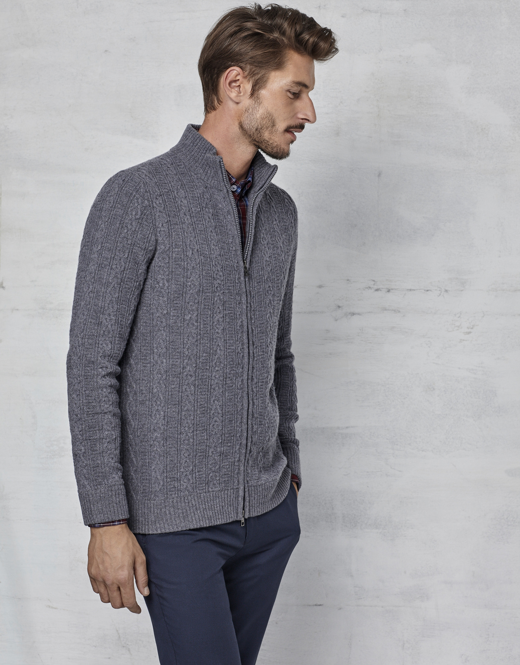 Chaqueta con cierrre cremallera gris