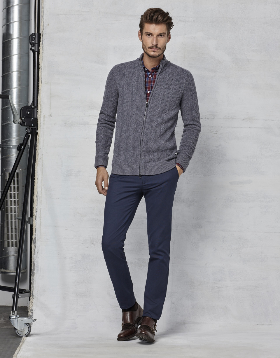 Chaqueta con cierrre cremallera gris