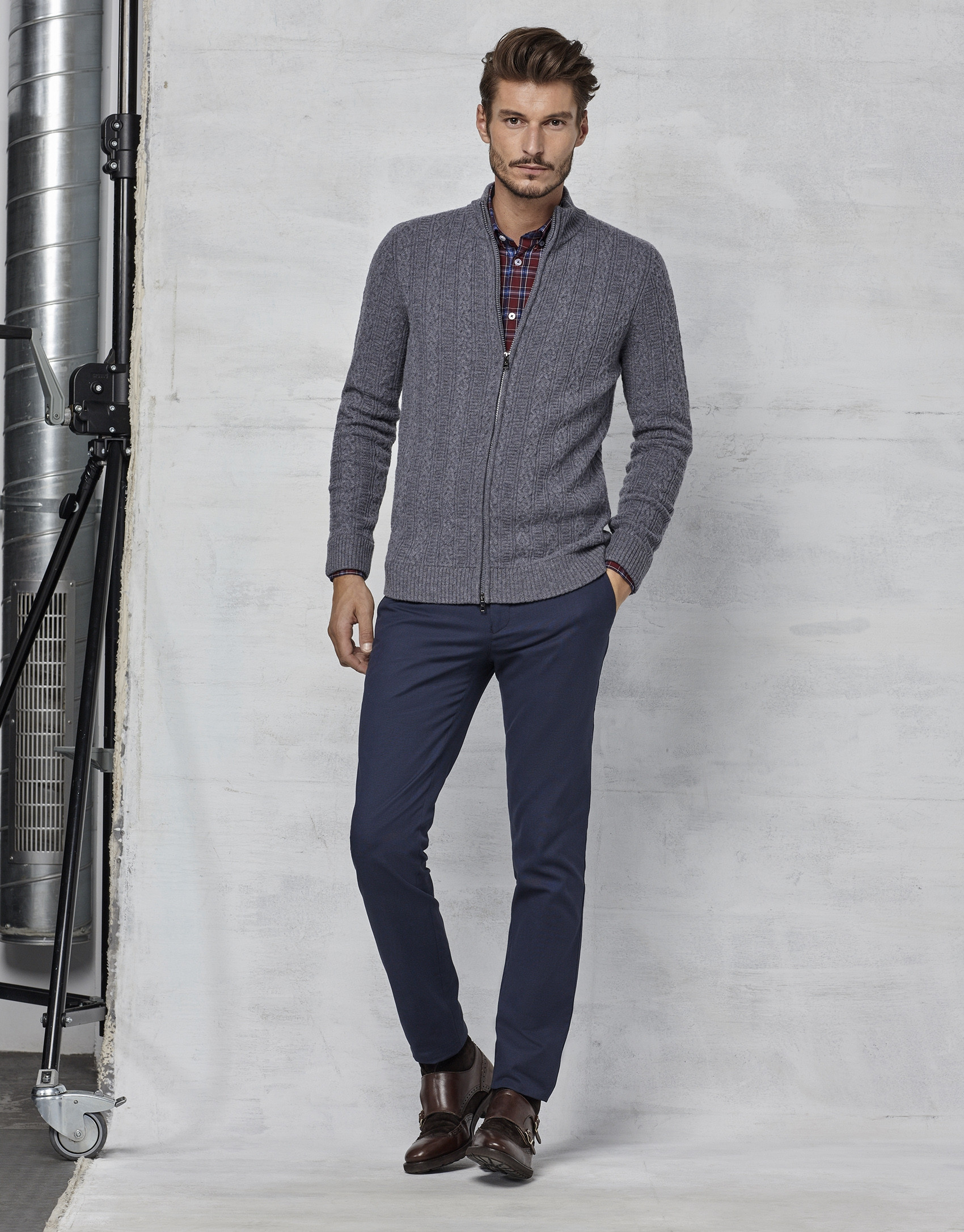 Chaqueta con cierrre cremallera gris