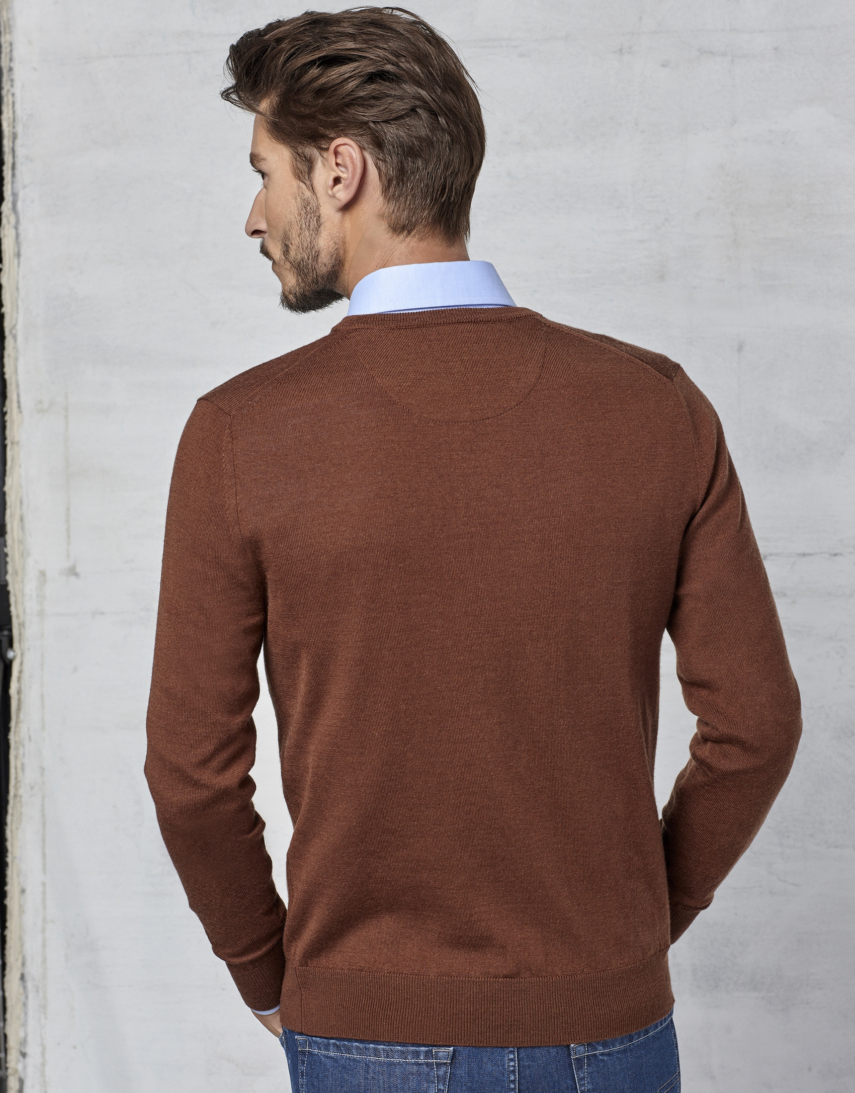 Jersey cuello pico lana marrón