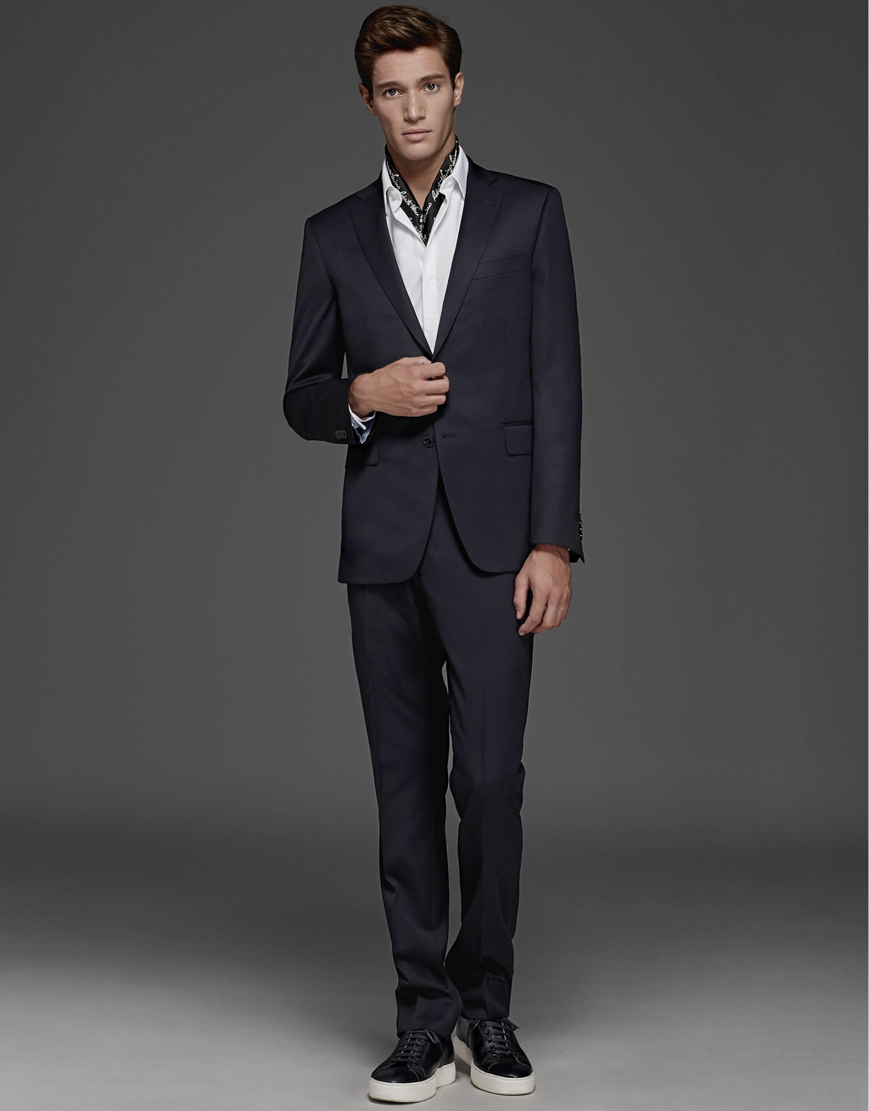 Navy blue basic slim fit suit