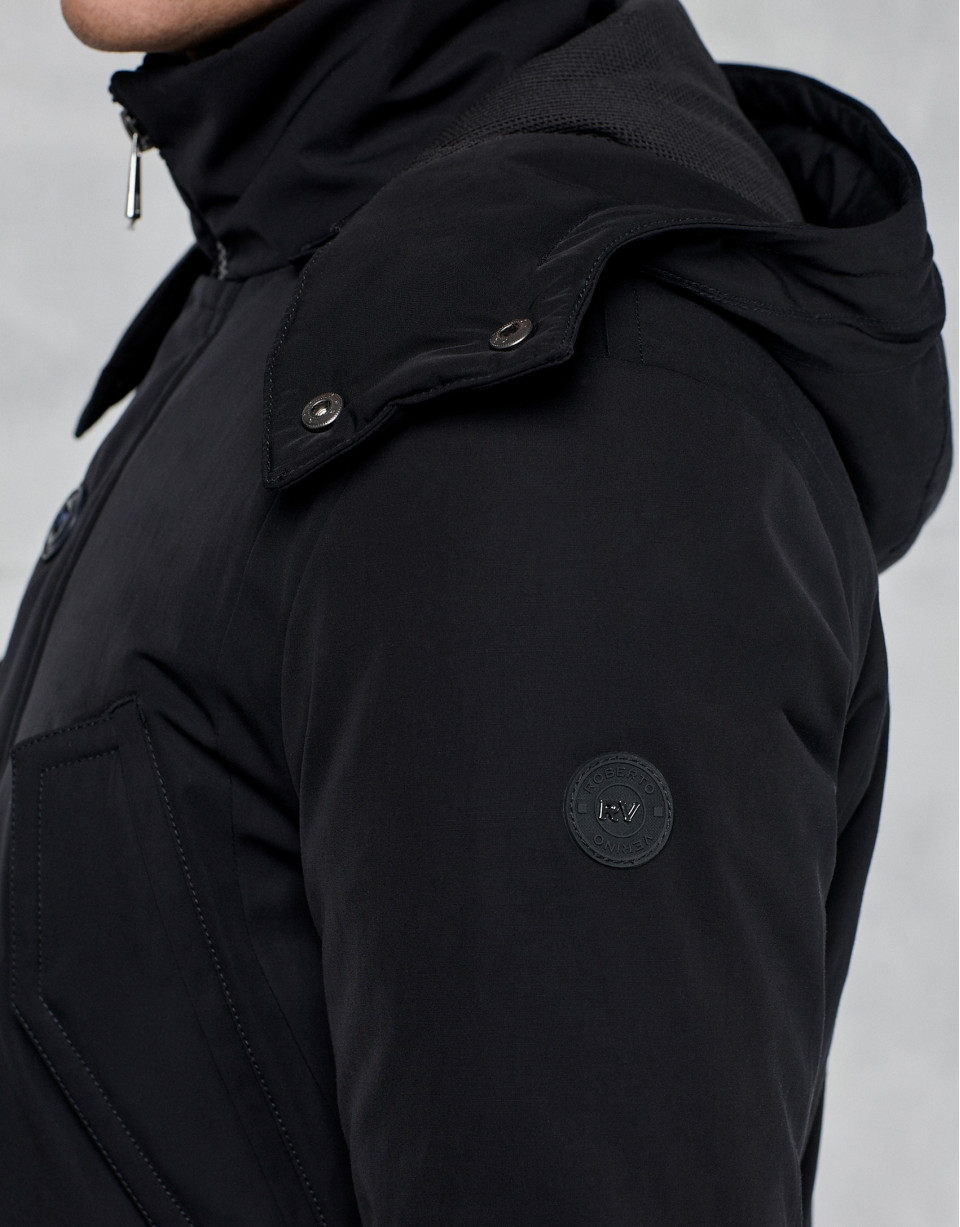 Parka azul marino con capucha y pelo
