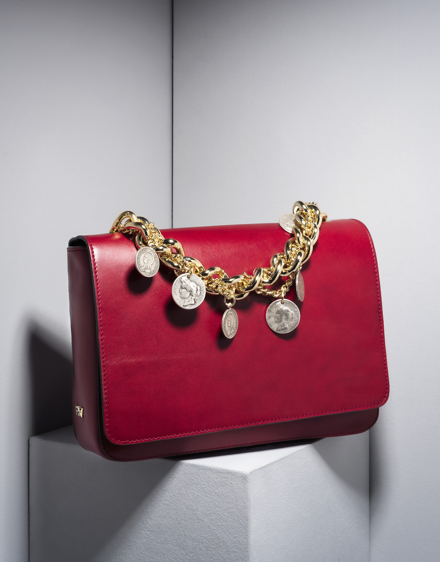 Bolso cartera Joyce en piel roja con cadenas
