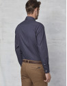 Camisa azul marino con fantasía marrón
