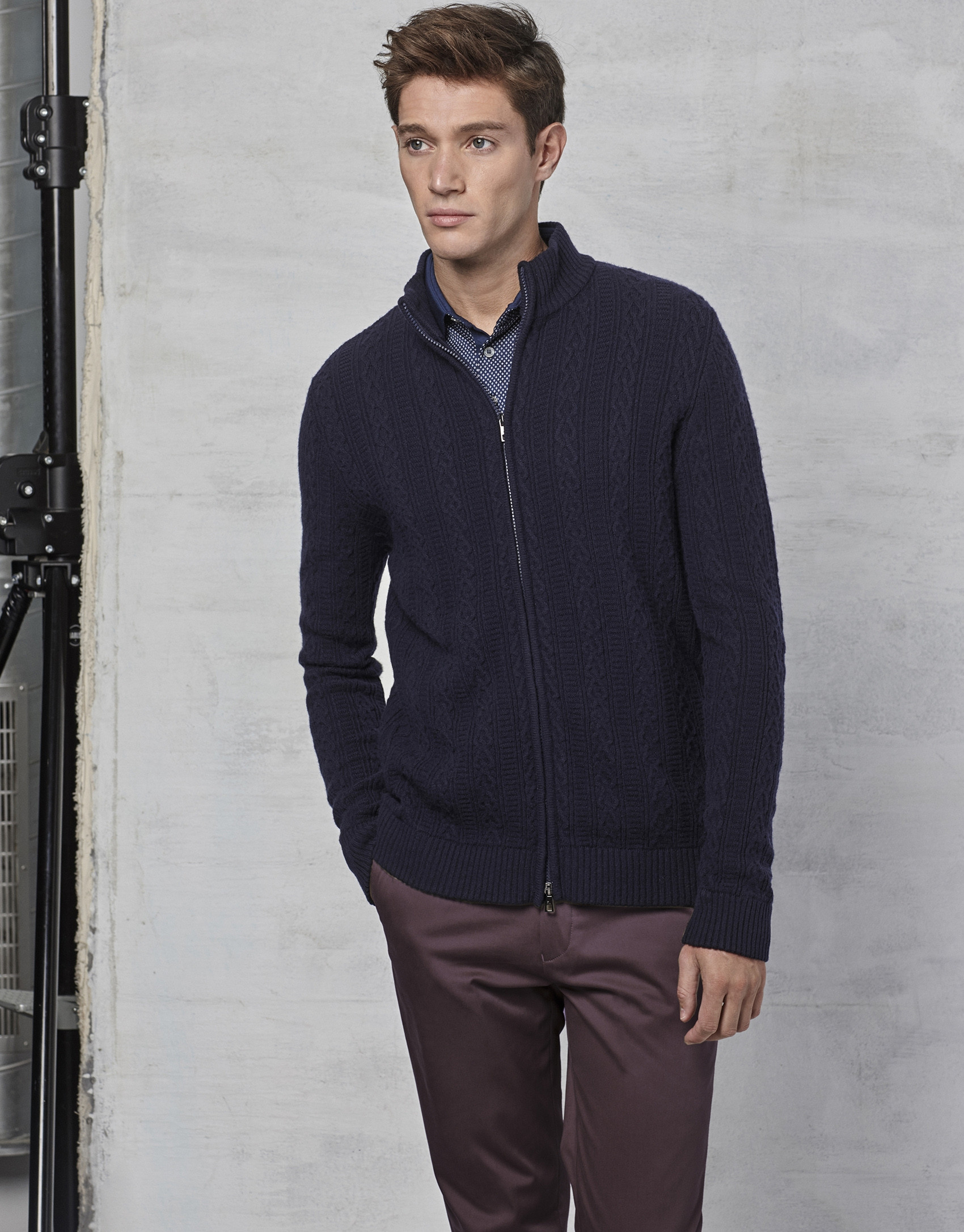 Pantalón chino algodón granate
