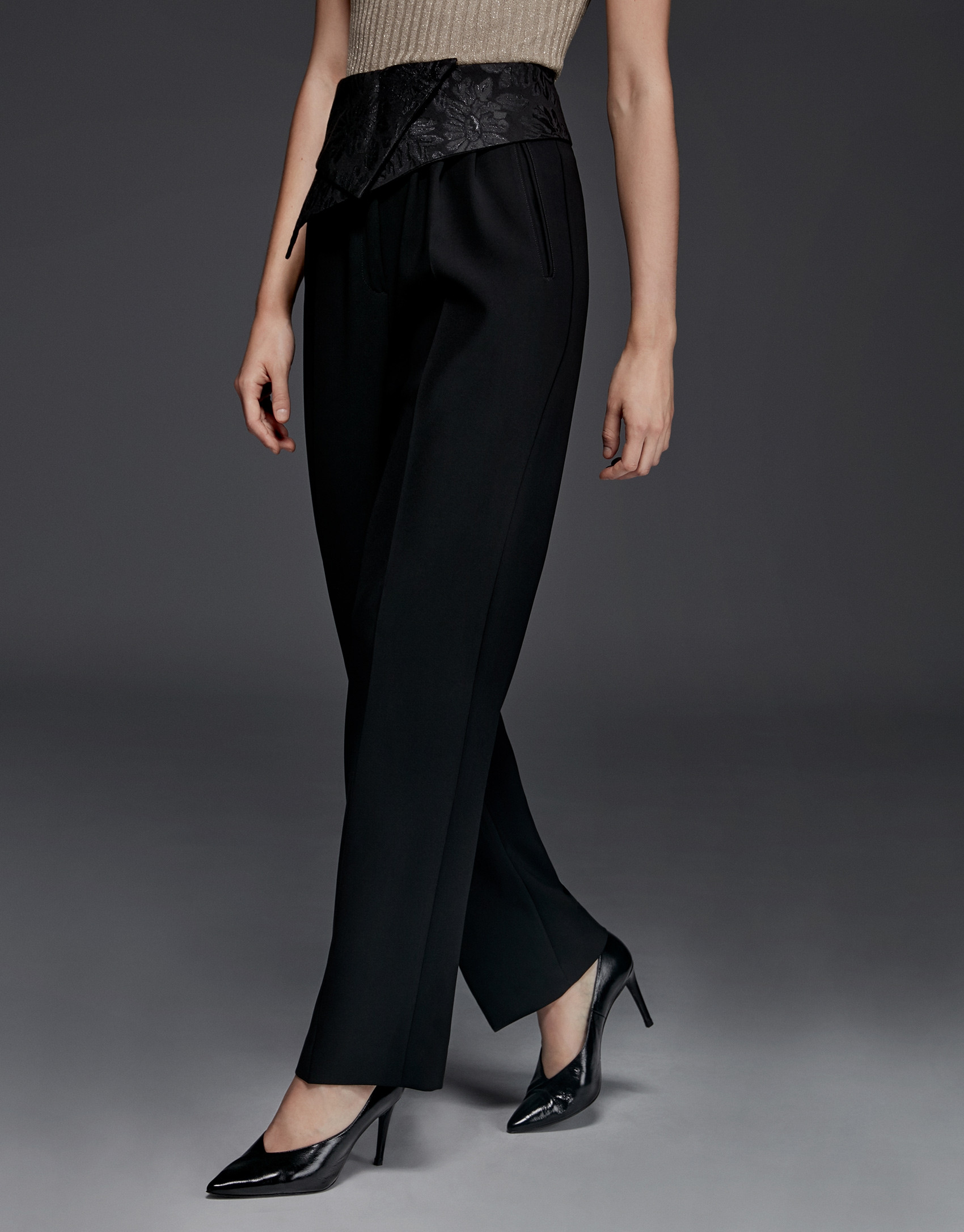 Pantalón con fajín en cintura