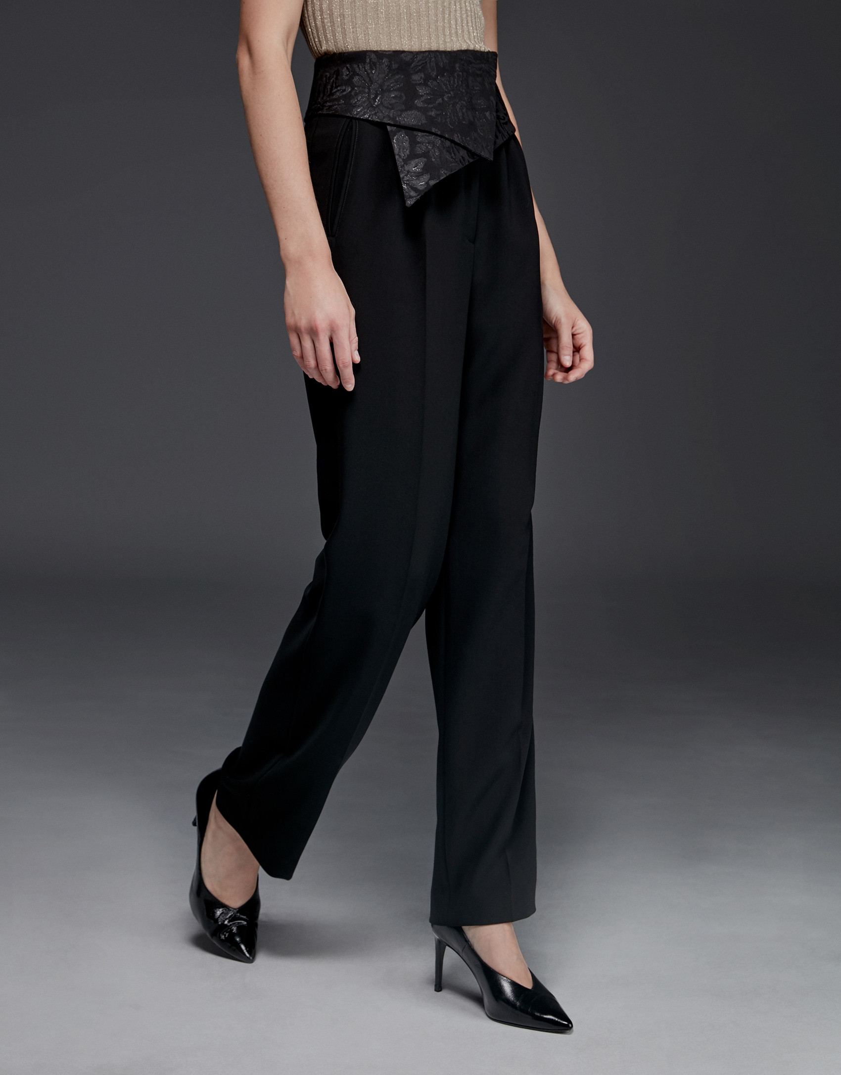 Pantalón con fajín en cintura