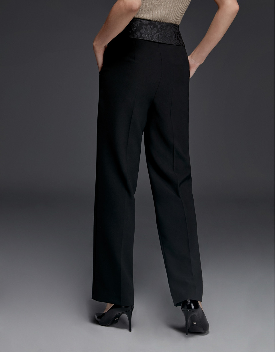 Pantalón con fajín en cintura