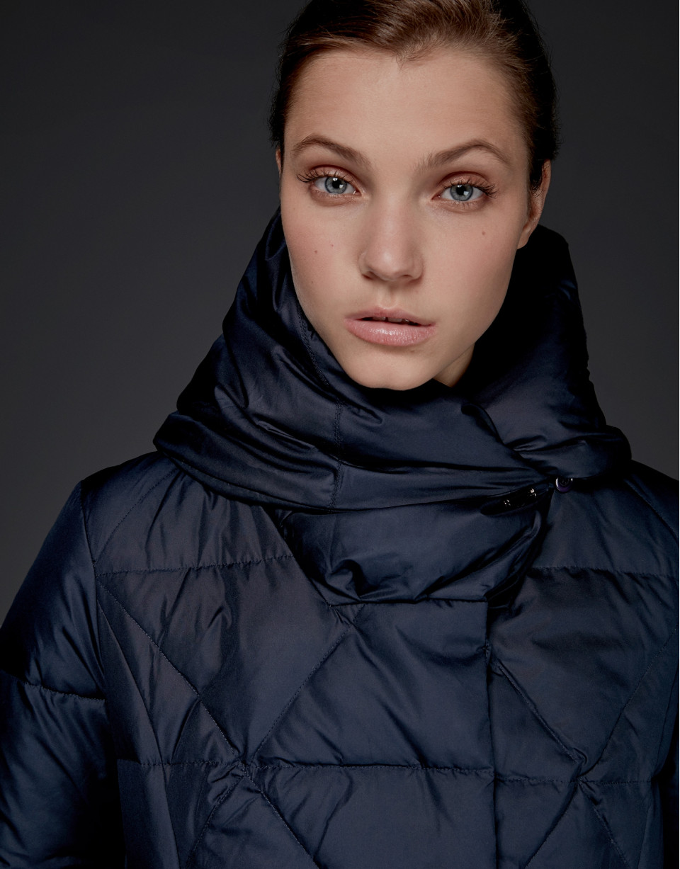 Long navy blue quilted ski jacket