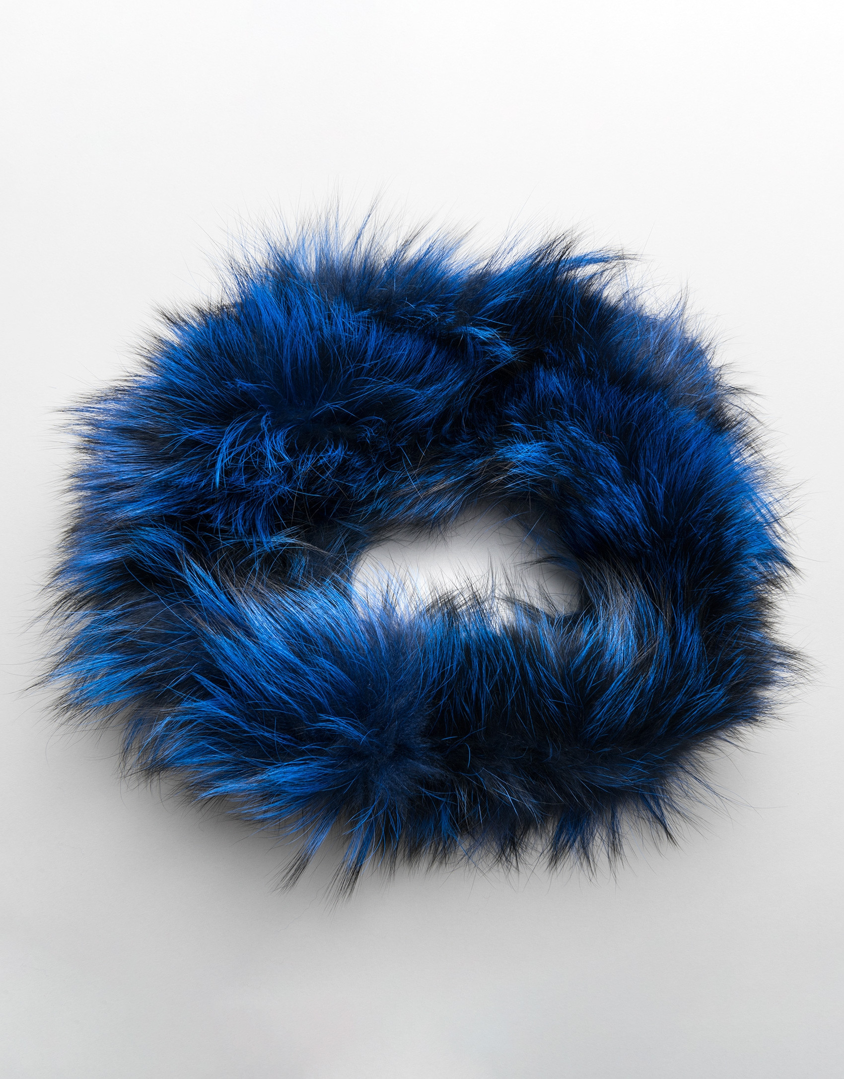 Cuello zorro tubular azul klein