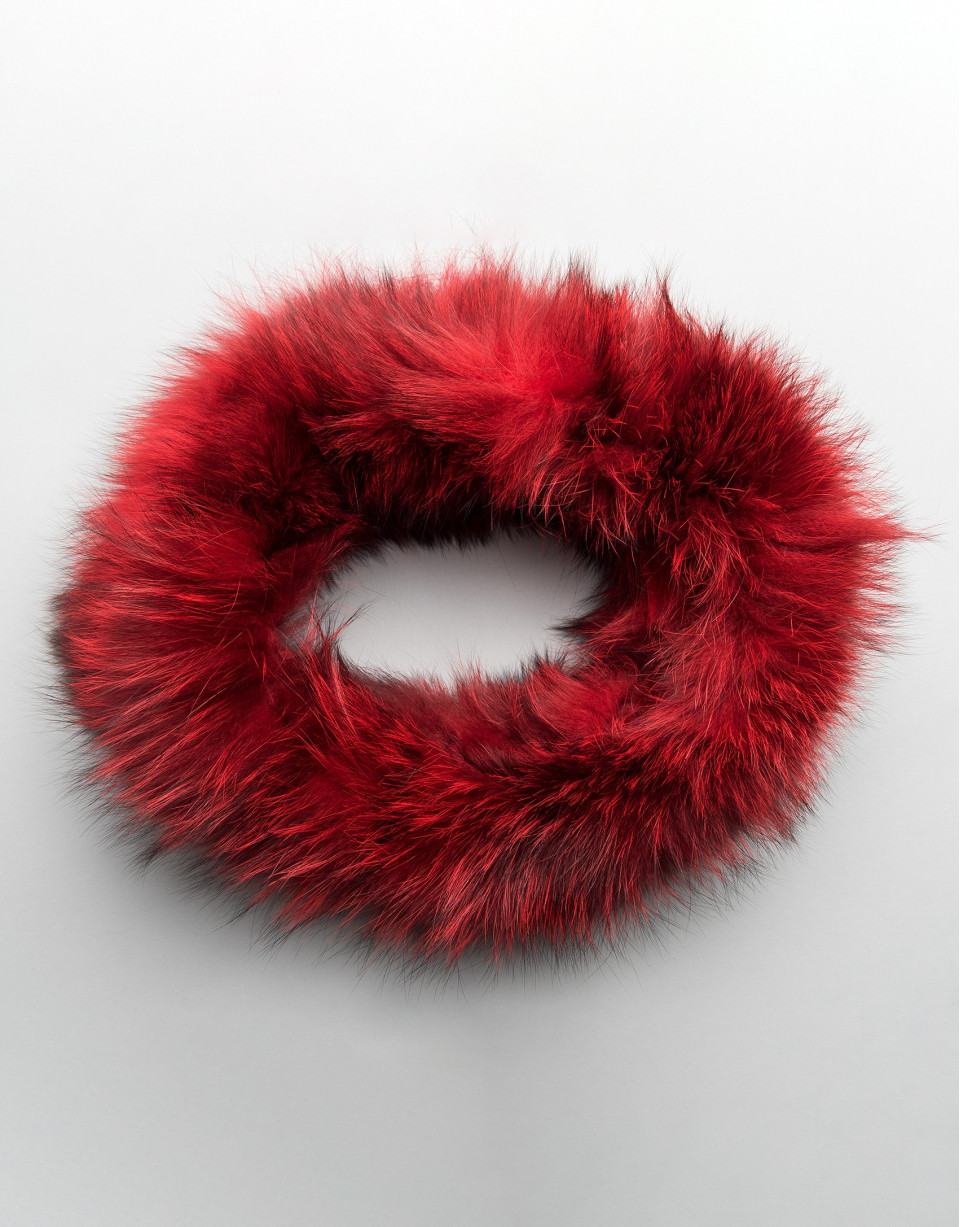 Red tubular fox collar