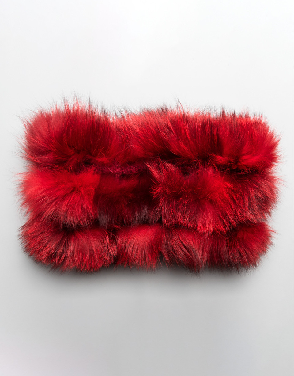 Red tubular fox collar