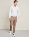 Pantalón cinco bolsillos tostado