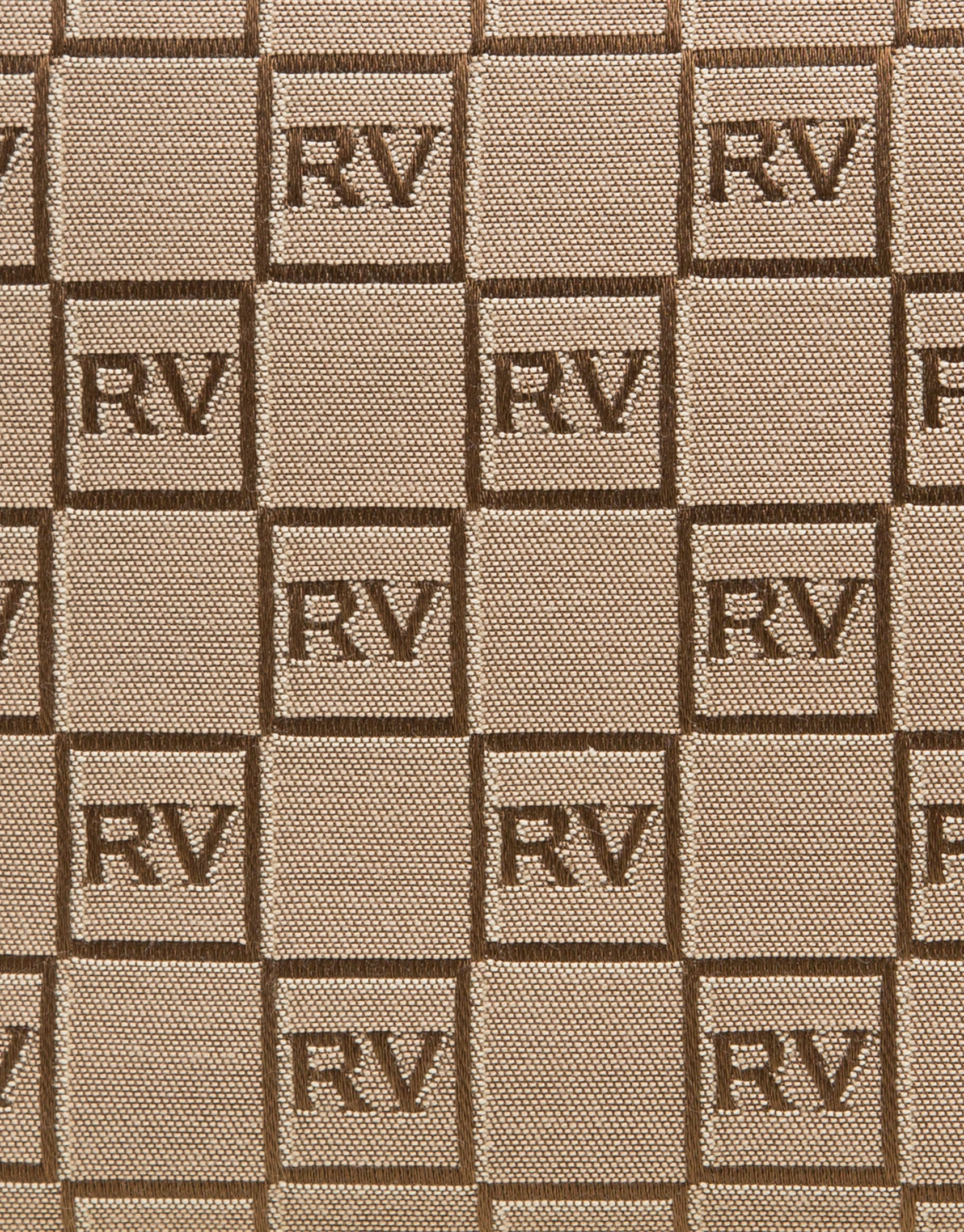 Canvas Taylor should bag with logos