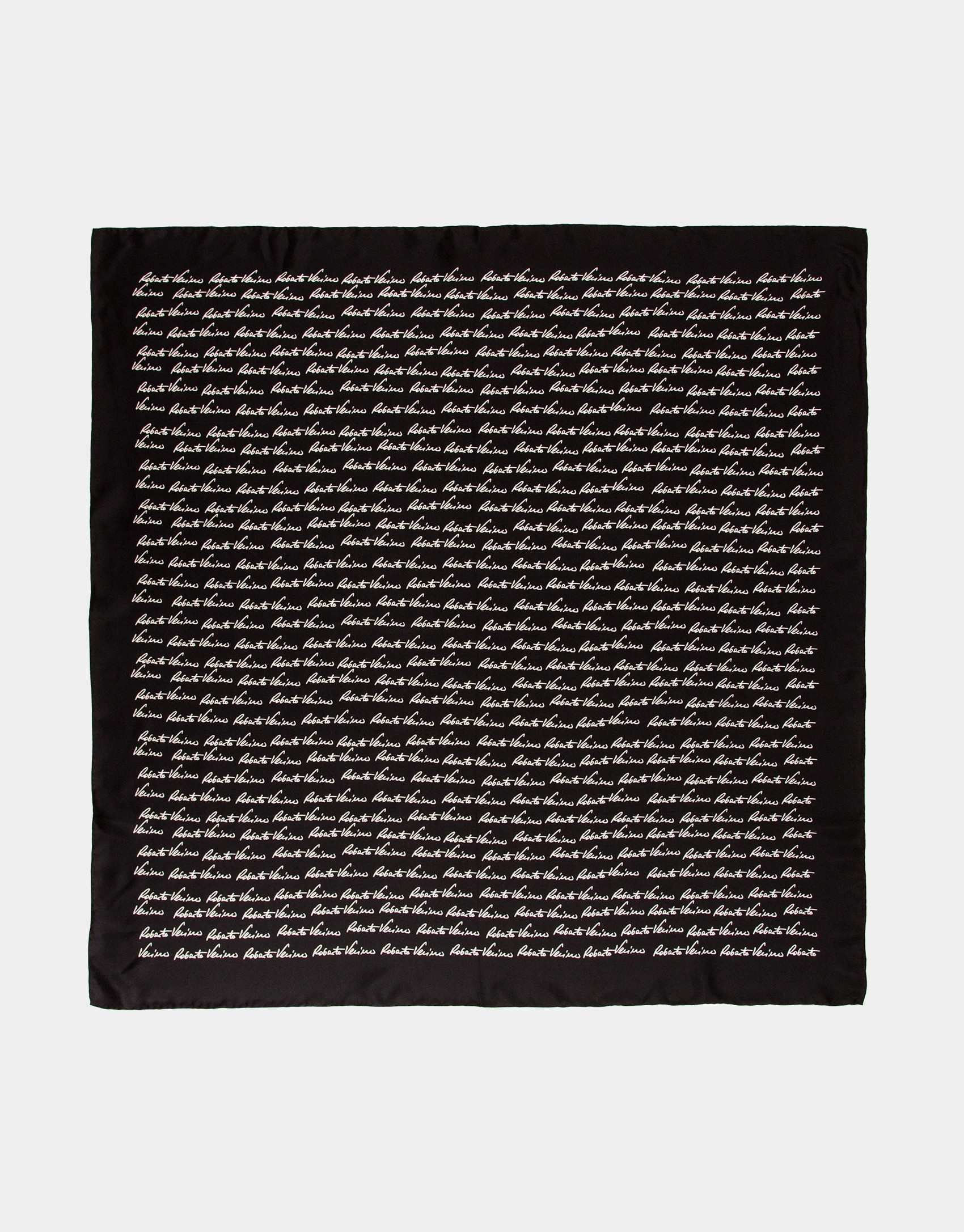 Pañuelo seda negro logos firma
