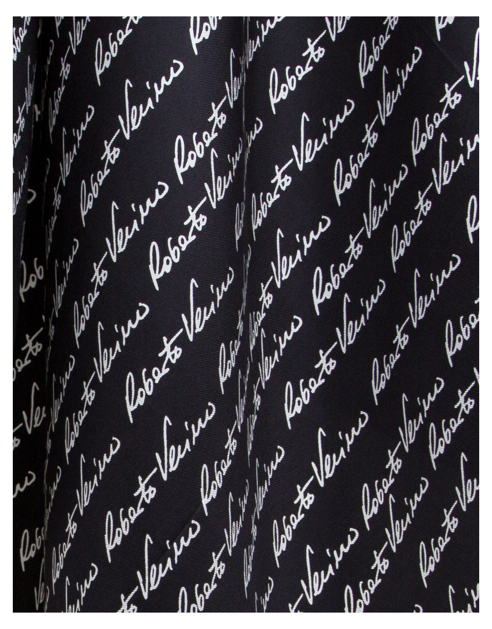 Pañuelo seda negro logos firma