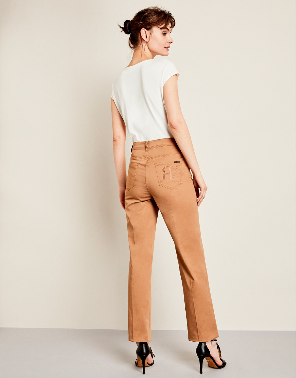 Pantalón sport cinco bolsillos marrón