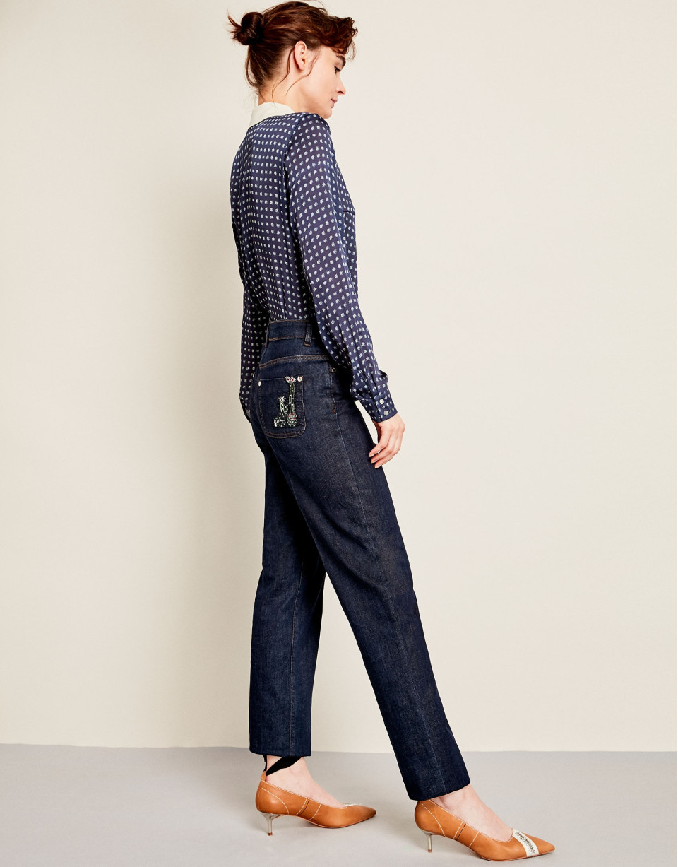 Straight jeans with patch