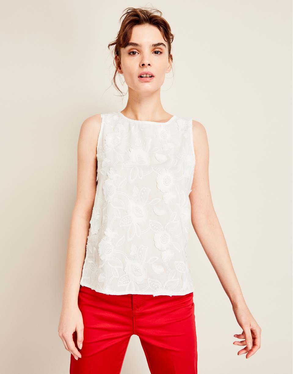 Top blanco bordado