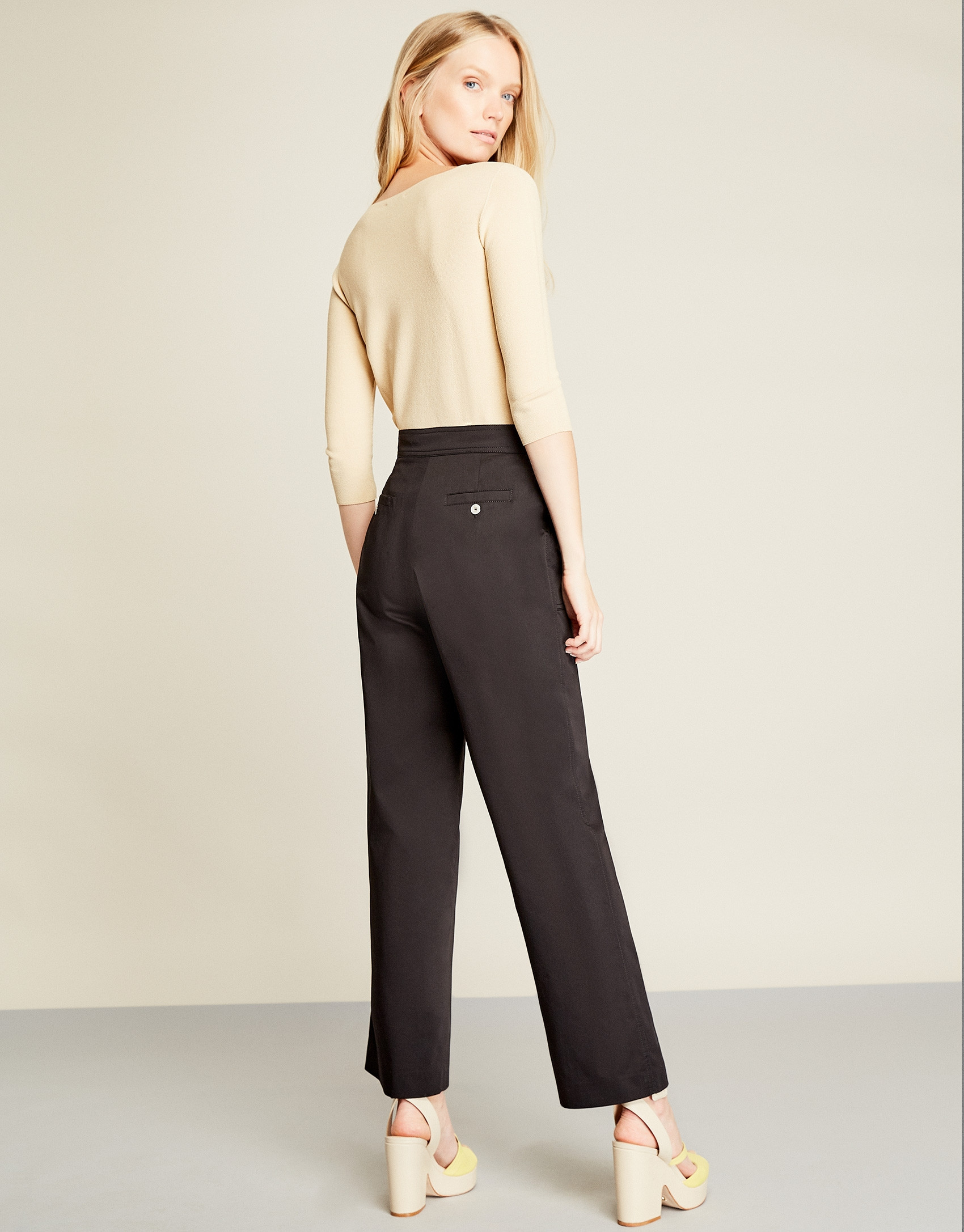 Black high-waisted sport pants
