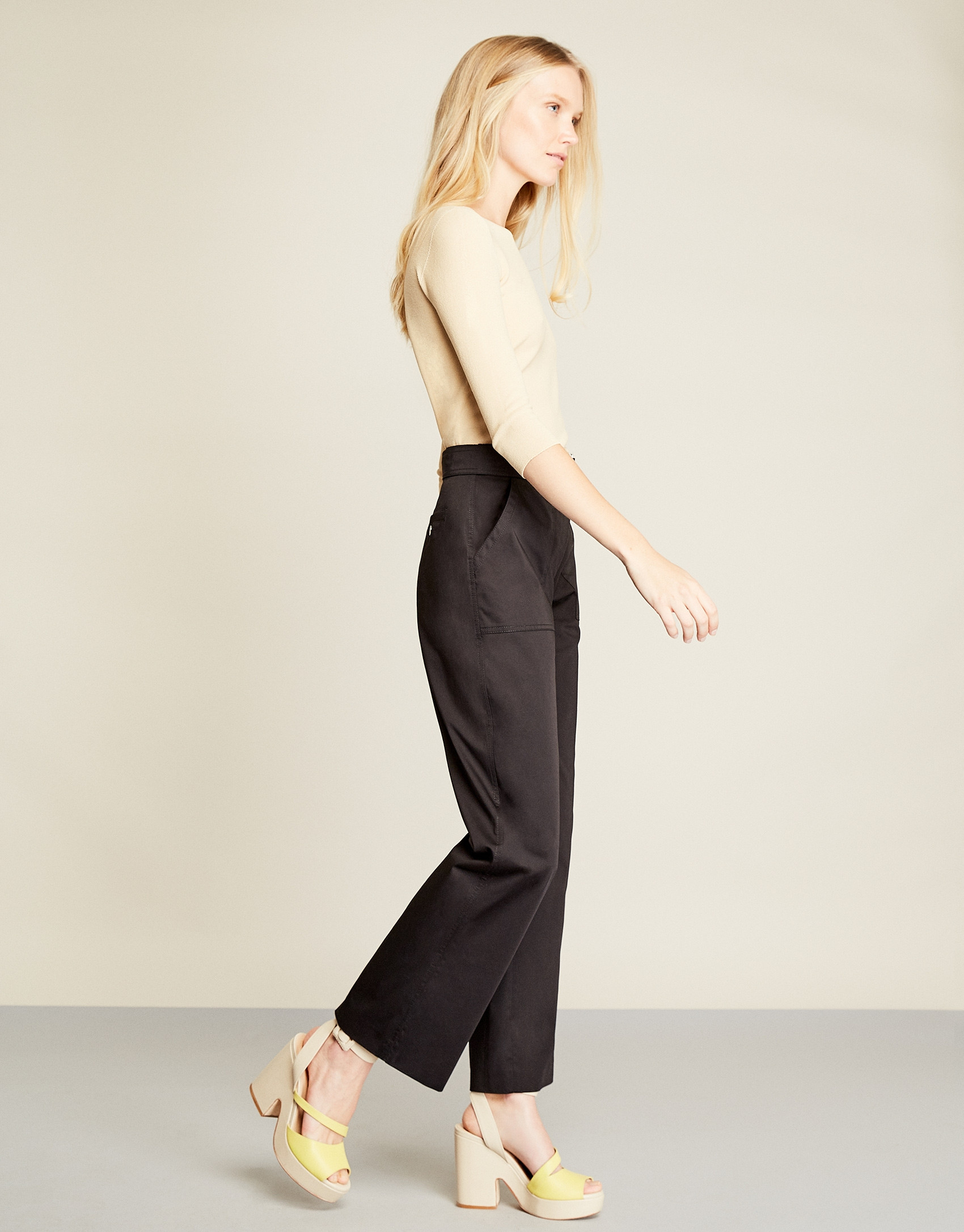Black high-waisted sport pants
