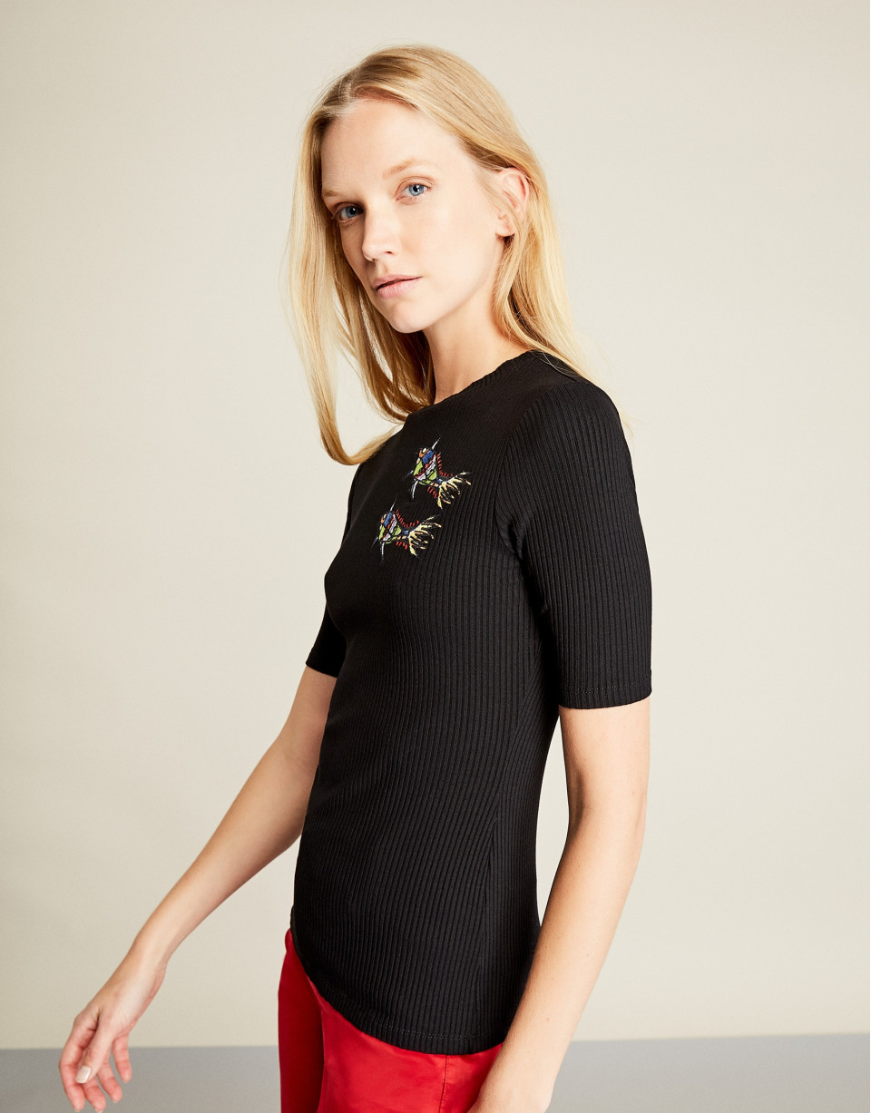 Camiseta negra peces