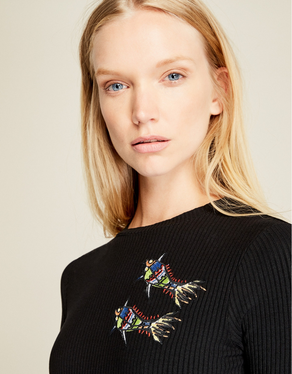 Camiseta negra peces
