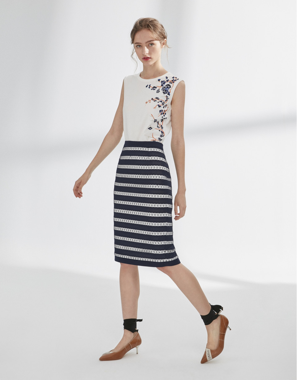 Navy blue pencil skirt with lace 