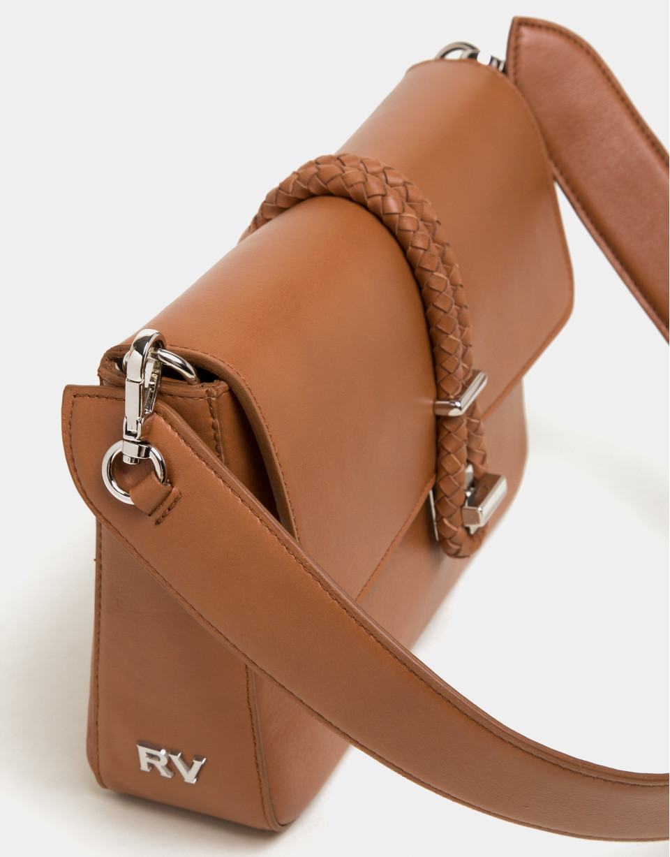 Bolso cartera Joyce color cuero cierre cordón