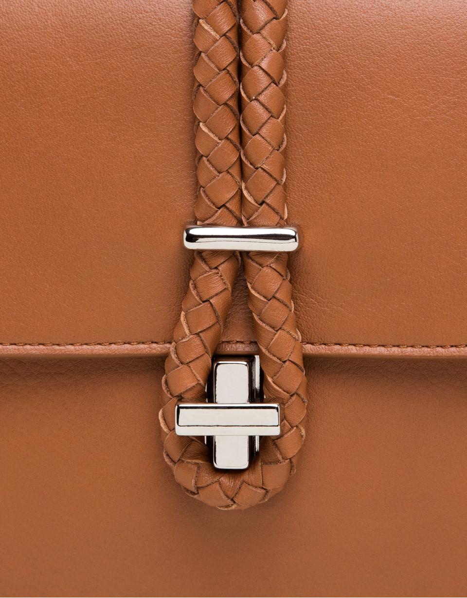 Bolso cartera Joyce color cuero cierre cordón