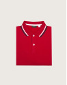 Polo piqué rojo y contraste marino