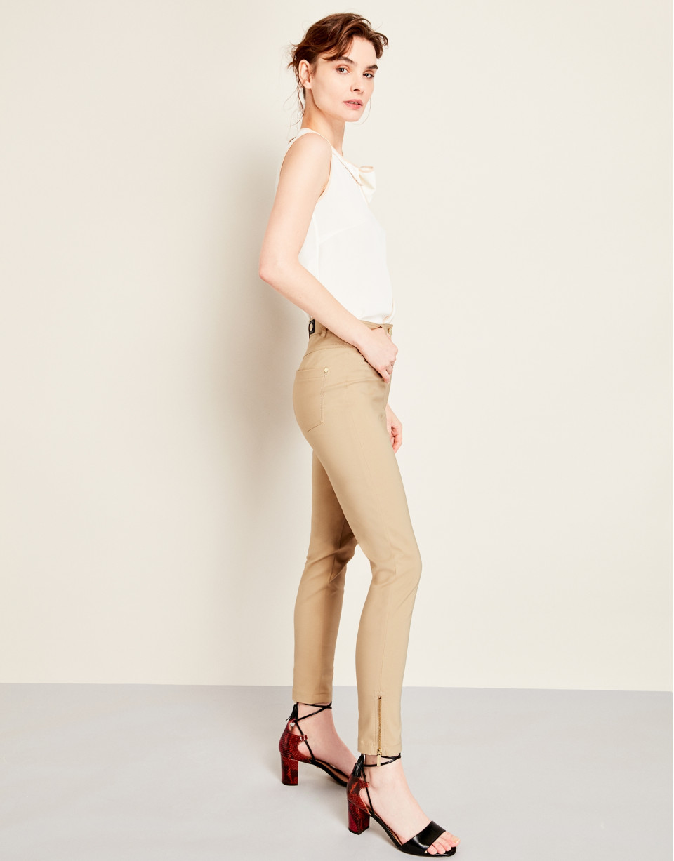 Pantalón pitillo beige
