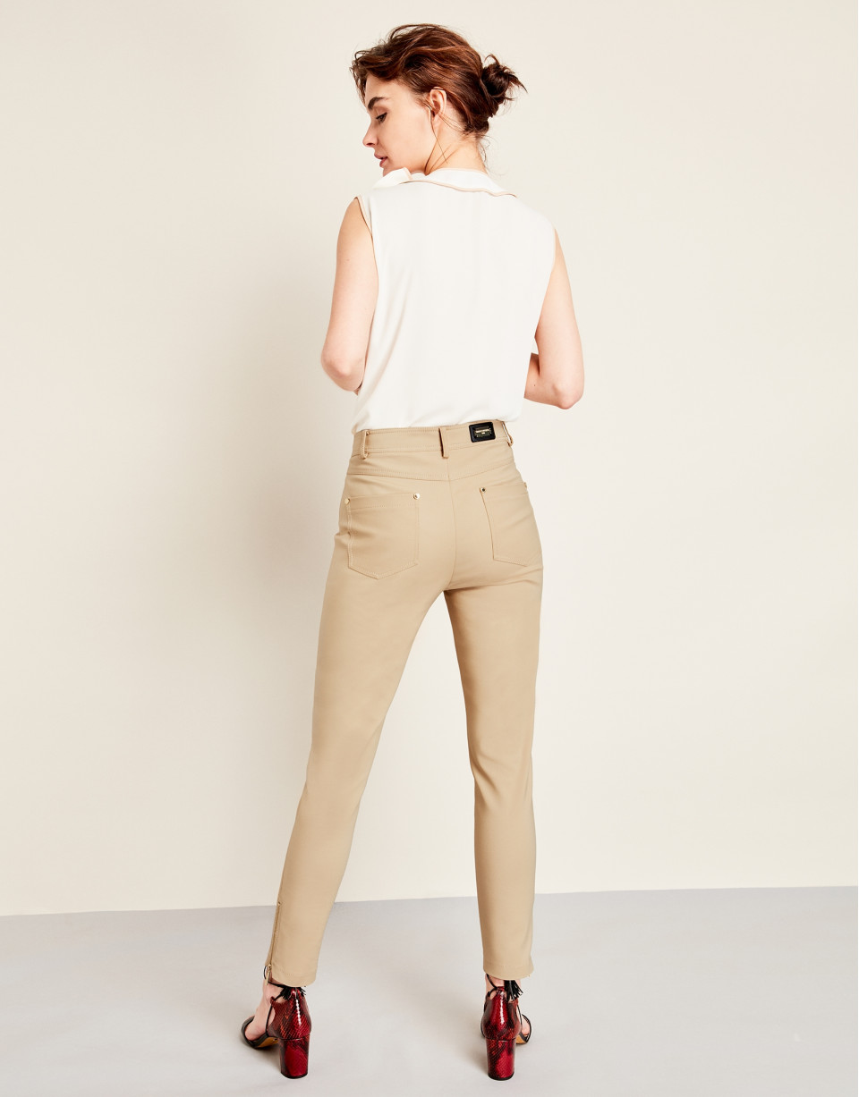 Pantalón pitillo beige