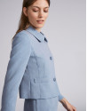 Chaqueta corta entallada en celeste