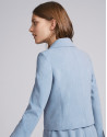 Chaqueta corta entallada en celeste