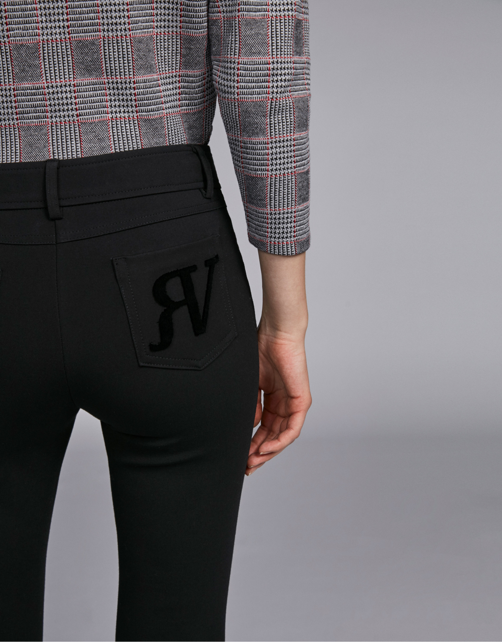 Pantalón cinco bolsillos pitillo negro