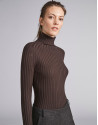 Brown ribbed sweater with turtle neck