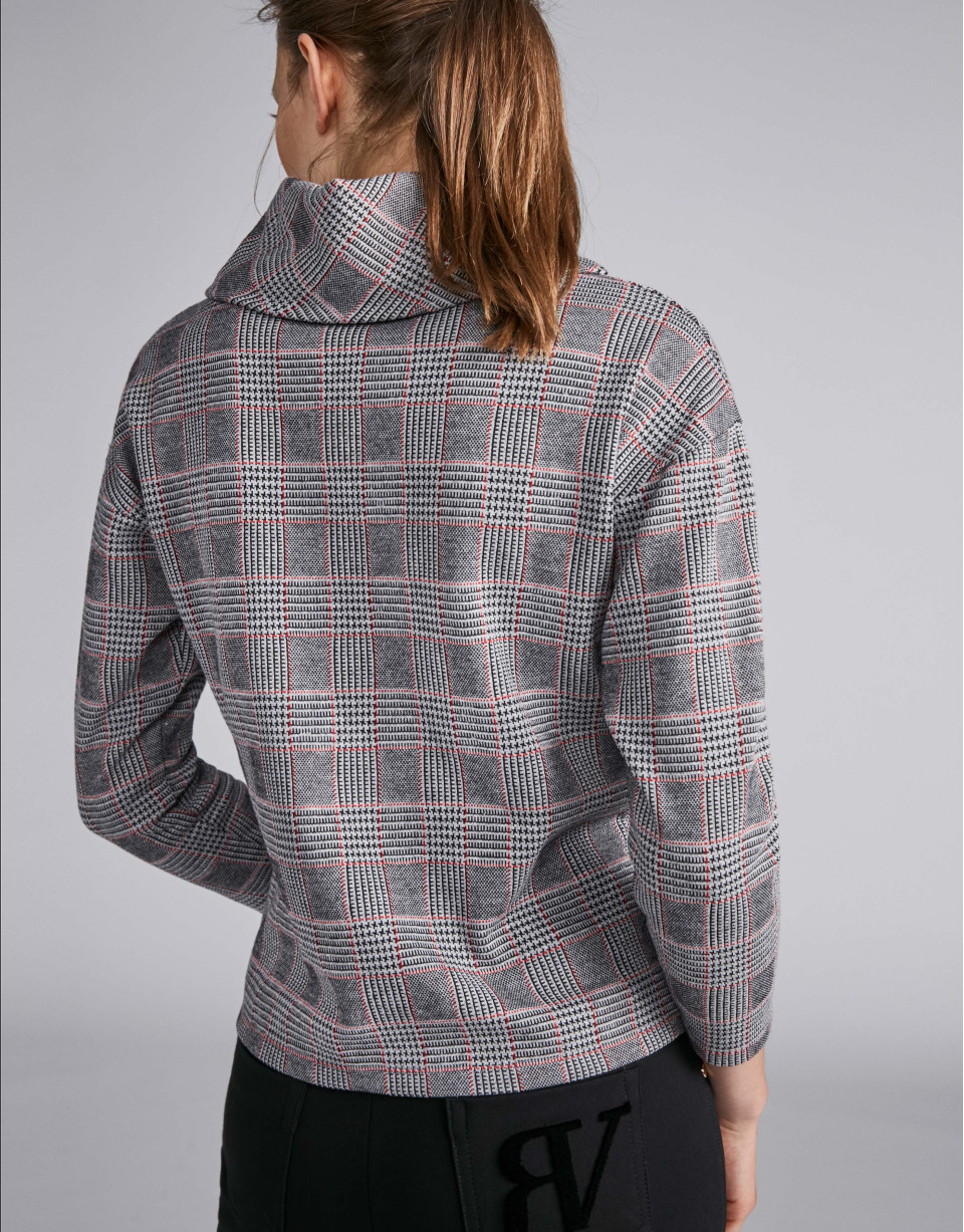 Camiseta punto gris con estampado cuadro gales