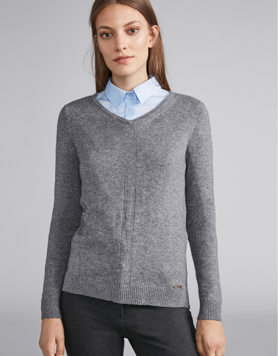 Jersey escote pico gris marengo