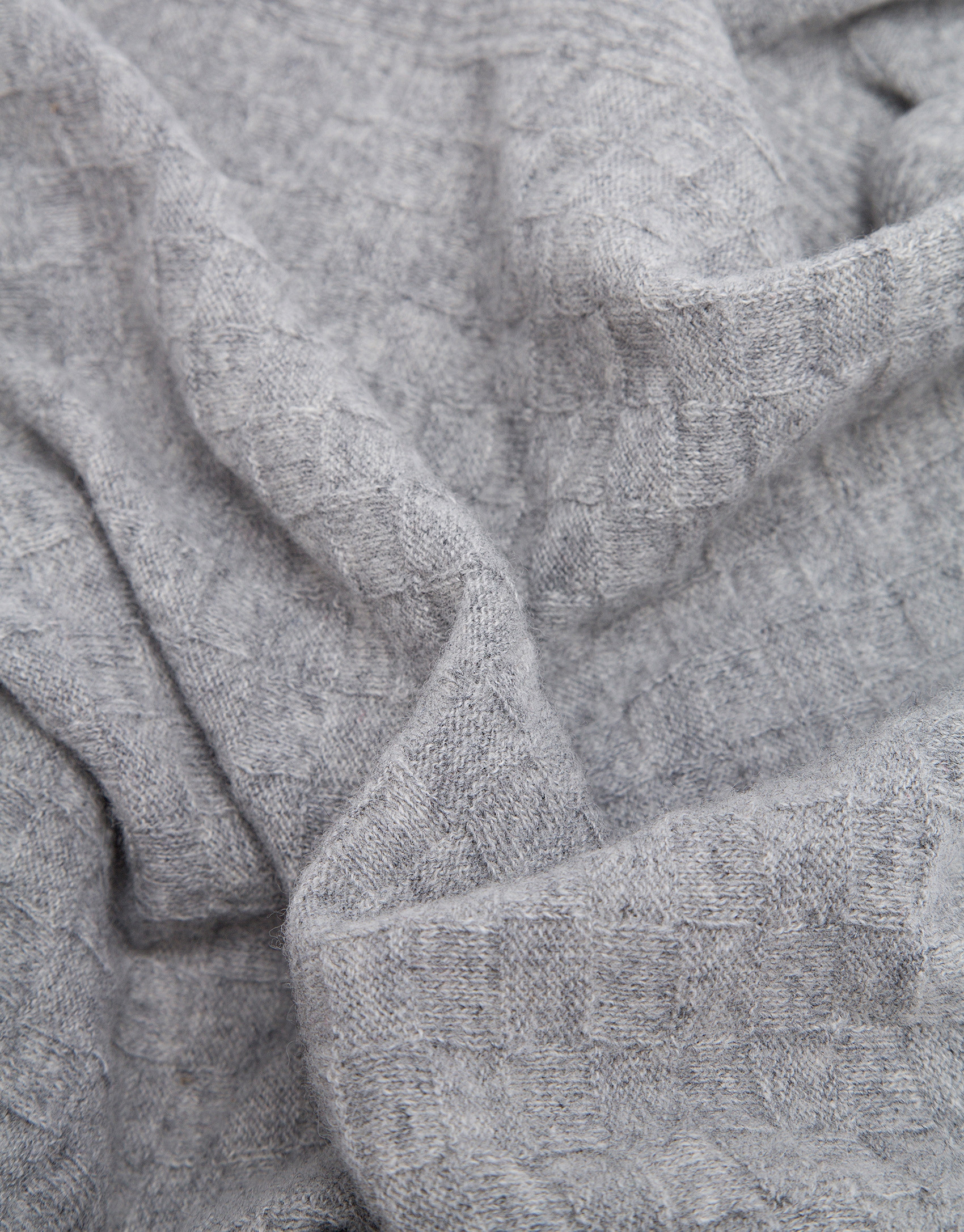 Light gray wool, structured checked scarf 