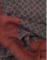 Fular estampado étnico en tonos visón, azul y naranja quemado