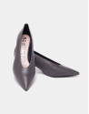 Zapato salón tacón bajo piel gris