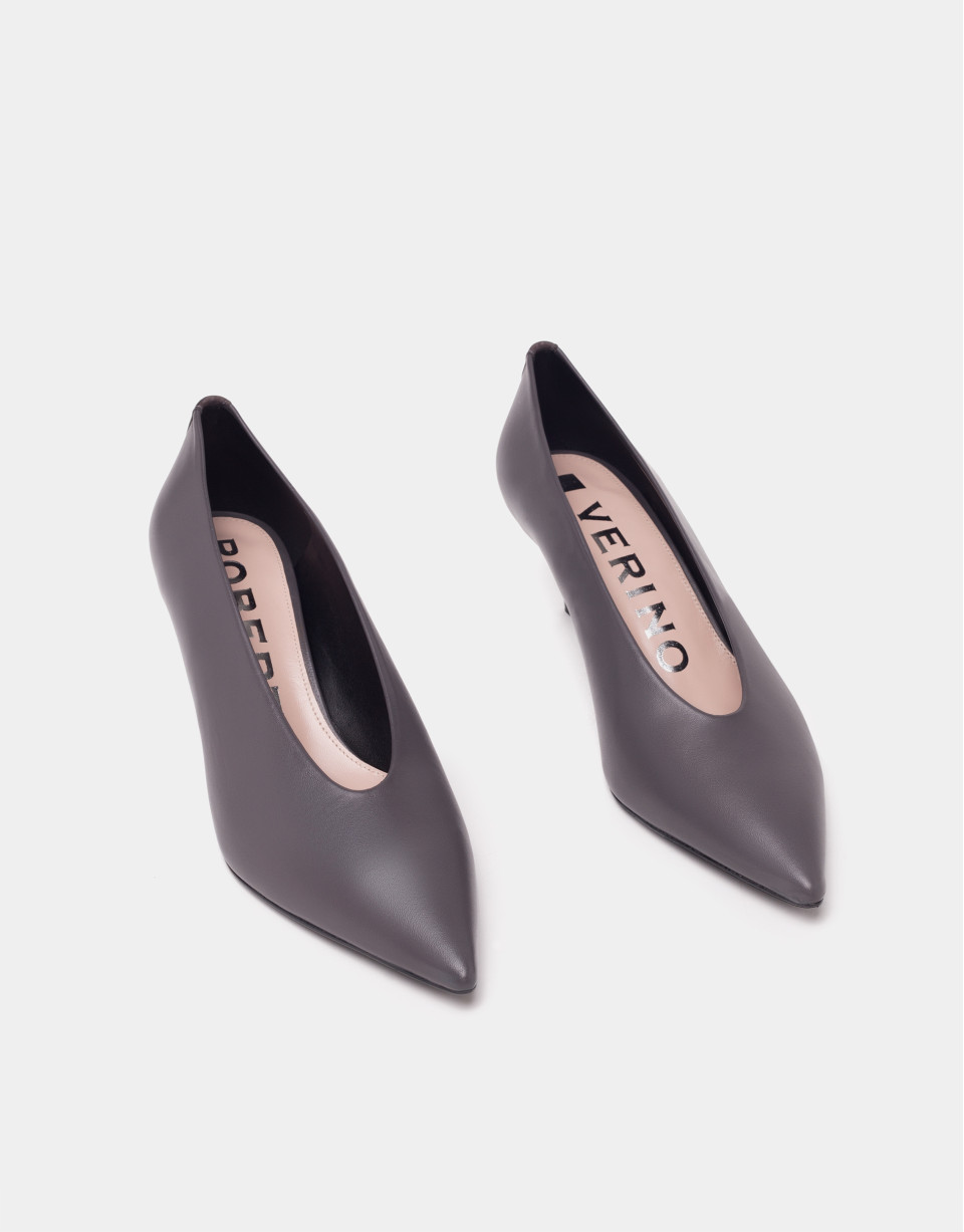 Zapato salón tacón bajo piel gris