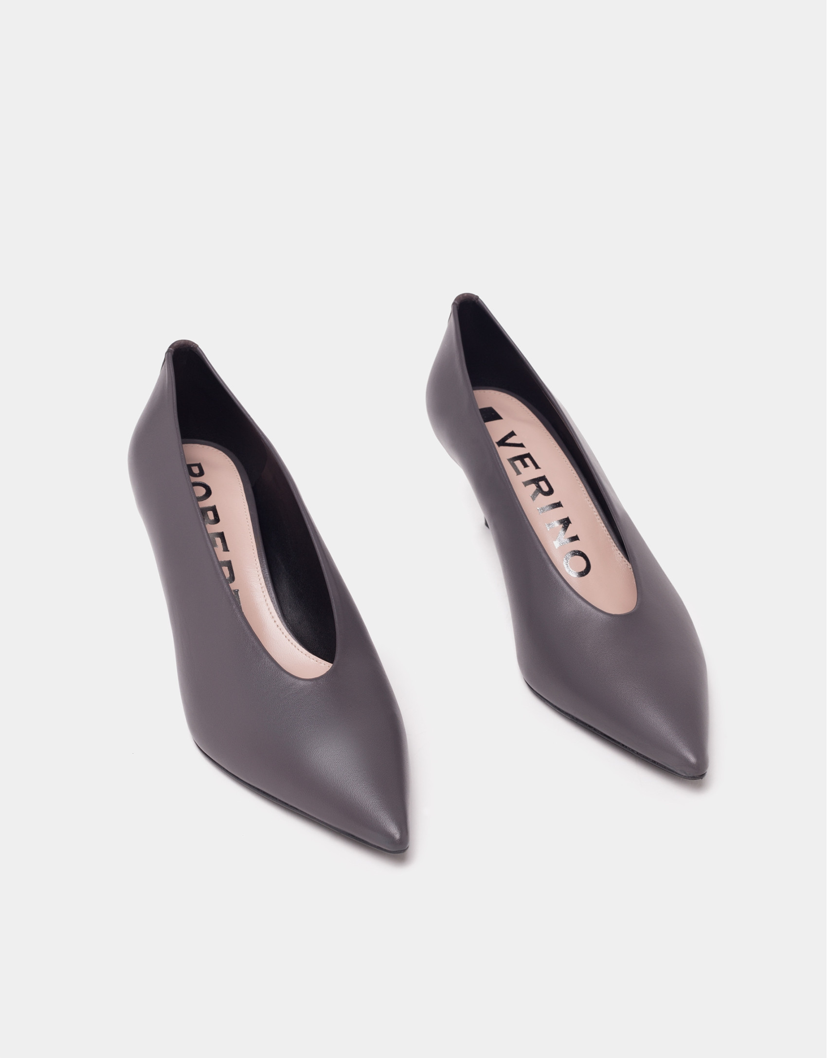 Zapato salón tacón bajo piel gris