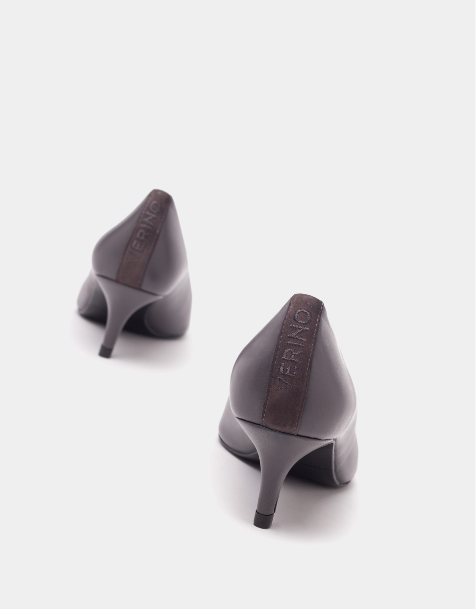 Zapato salón tacón bajo piel gris