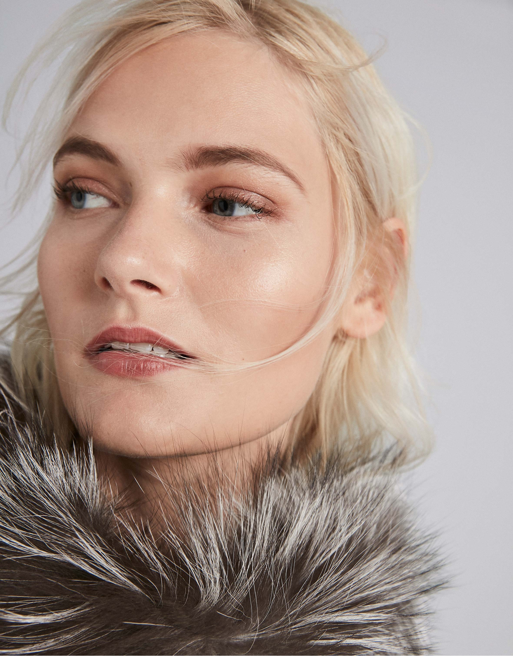 Taupe fox fur tubular scarf