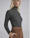 Jersey canalé cuello tortuga gris marengo