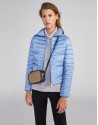 Chaqueta corta de plumón celeste