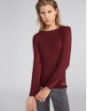 Burgundy sweater with round neck